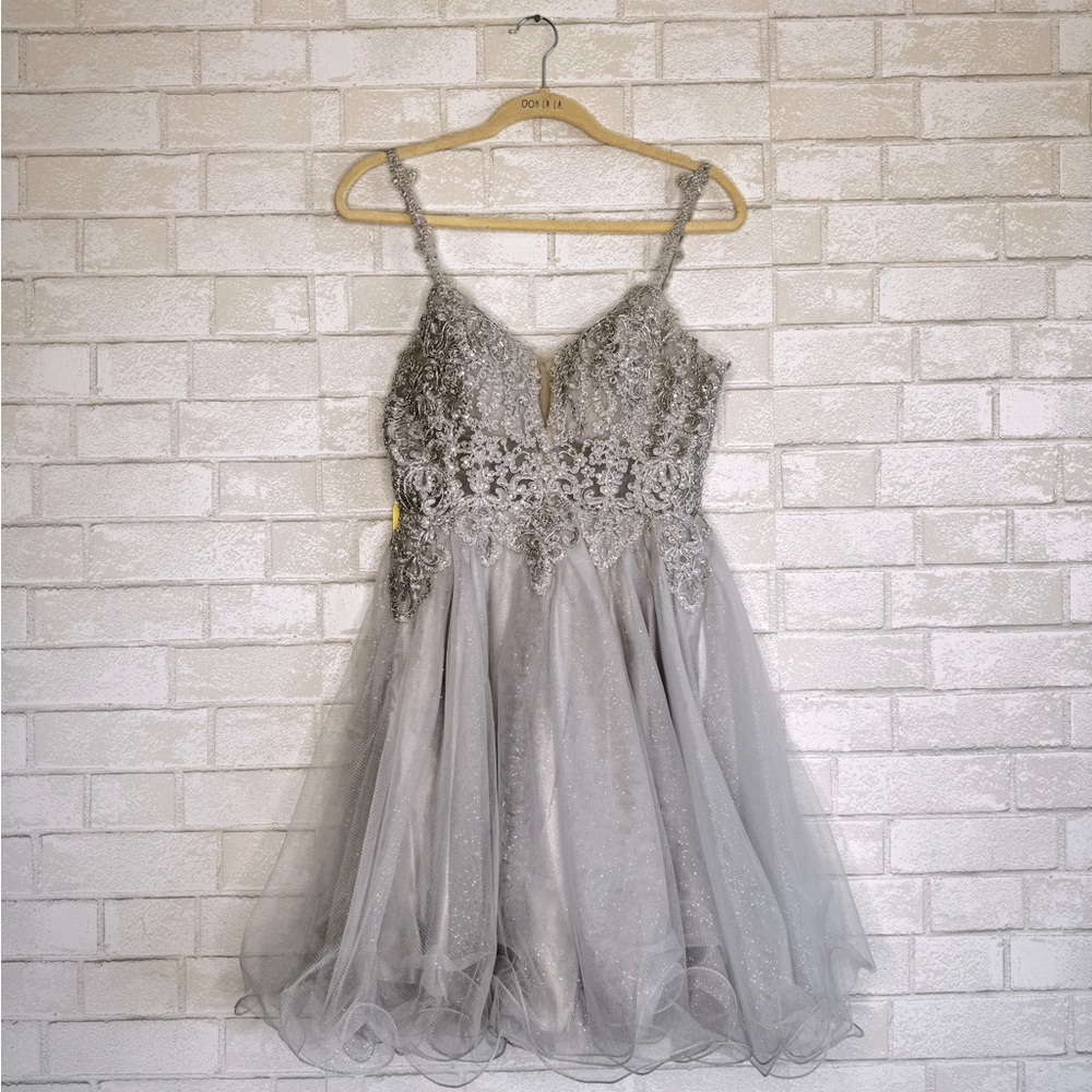 🩶 May Queen 🩶Gray Silver Embellished A-line Sleeveless Cocktail Dress Homecoming - Picture 2 of 16